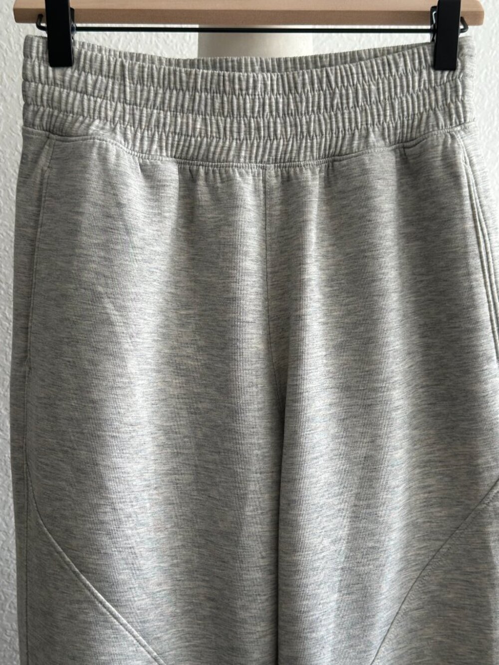 Abercrombie YPB NeoKnit Gray Joggers Small Athleisure Sweatpants Cozy Lounge - Picture 4 of 8
